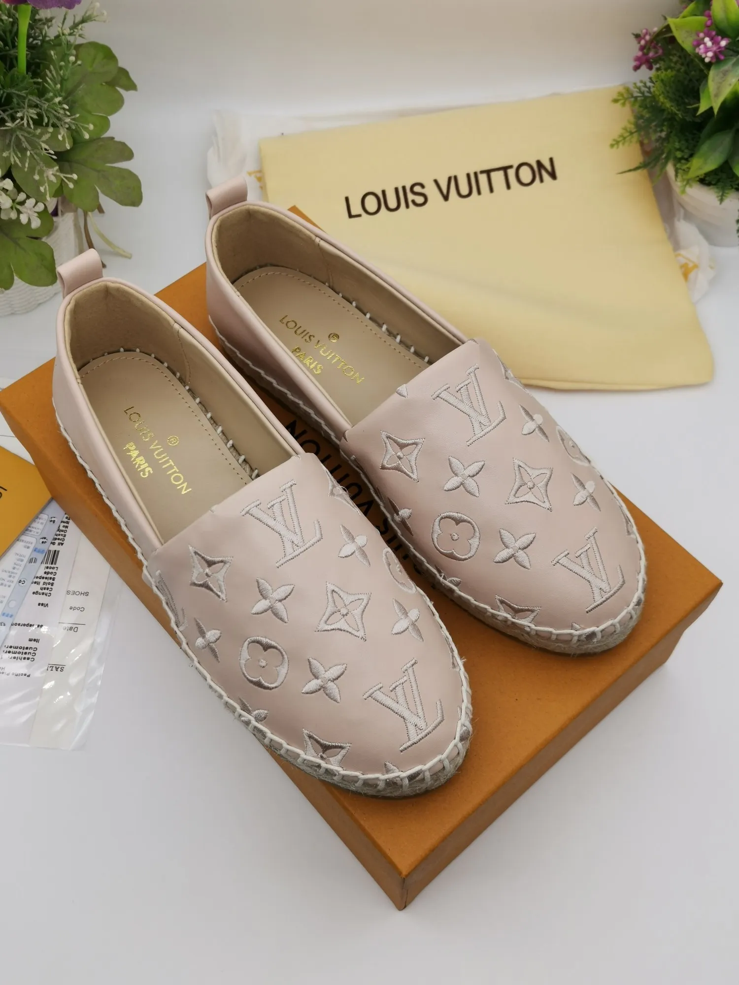👟👟Ex-factory price 360👟👟 Men +10 LV couple model counter 19ss autumn and winter new straw women's mixed material gold thread letter fisherman shoes 4⃣Color: pink, apricot, yellow, black, blue. 6⃣Women’s model: sizes 34-41. Men's 40 to 46